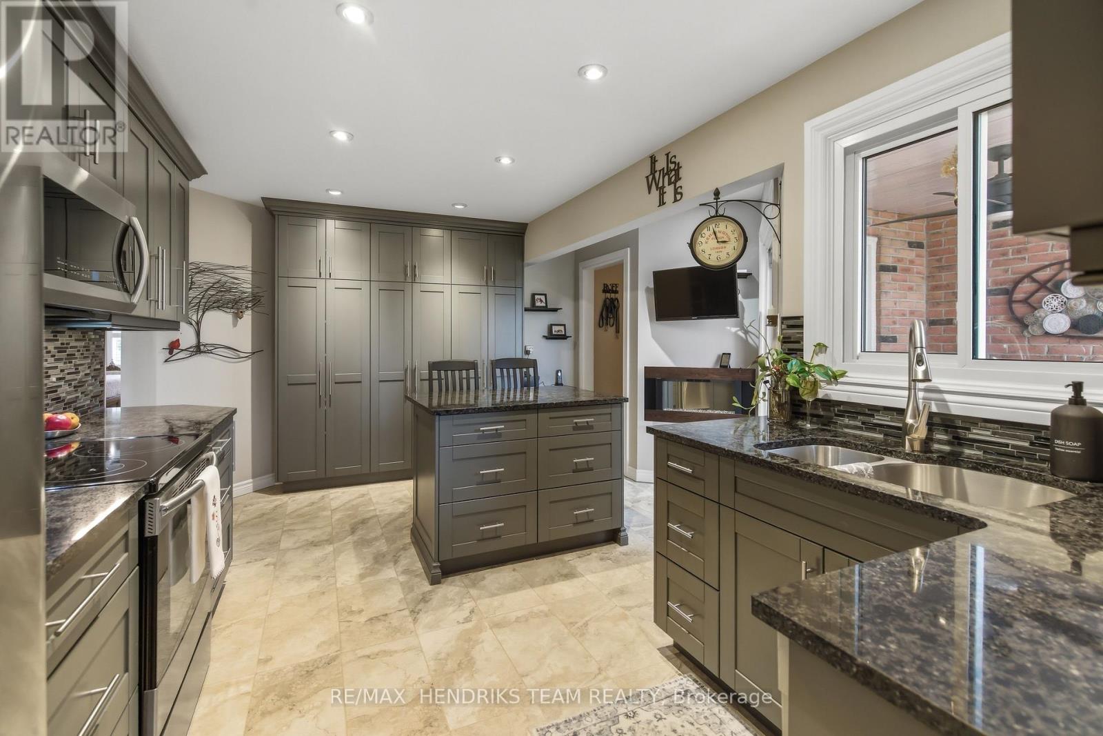 8 - 10 Elderwood Drive, St. Catharines, Ontario  L2S 3G4 - Photo 9 - X12961186