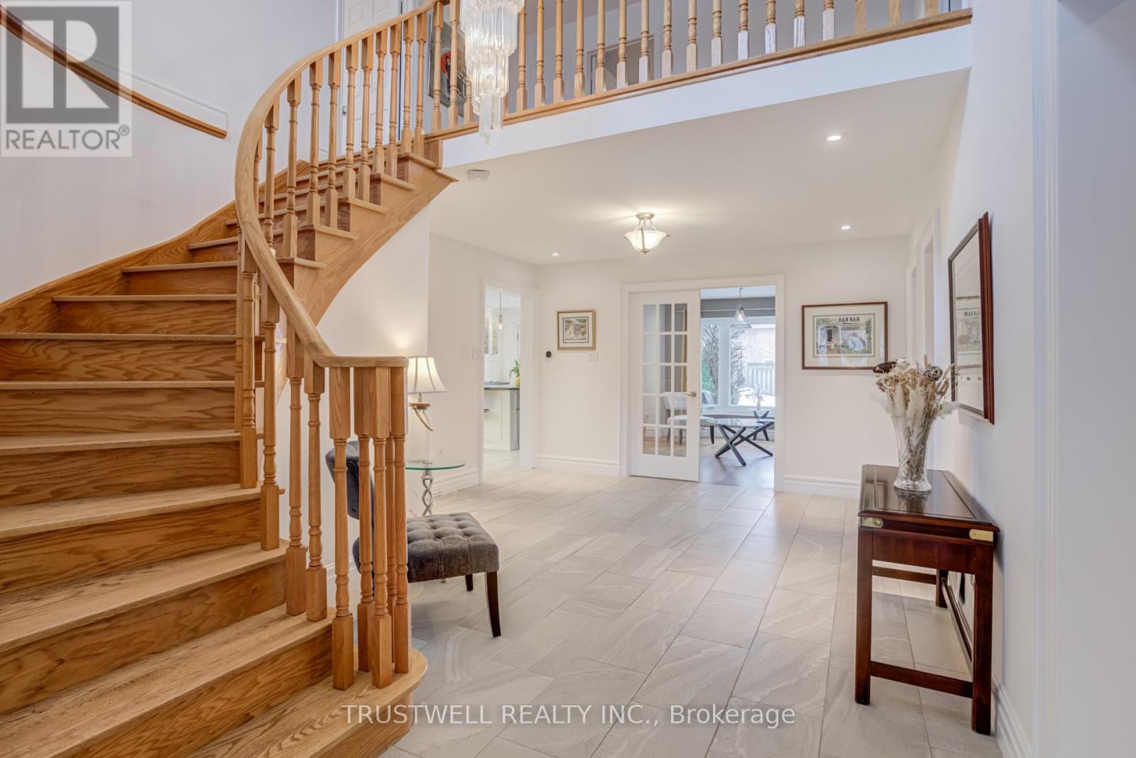 82 Long Island Crescent, Markham, Ontario  L3P 7L8 - Photo 3 - N12726408