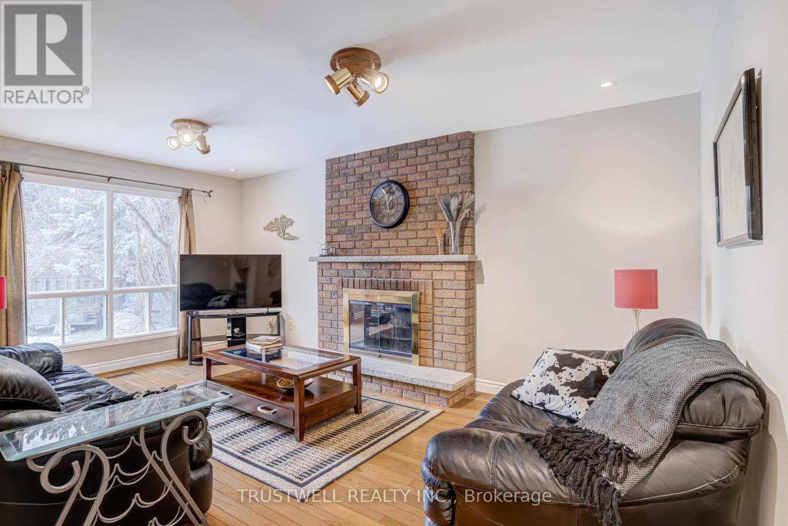 82 Long Island Crescent, Markham, Ontario  L3P 7L8 - Photo 5 - N12726408