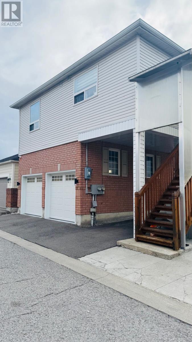 Coach - 381 Country Glen Road, Markham, Ontario  L6B 0H8 - Photo 2 - N12923764