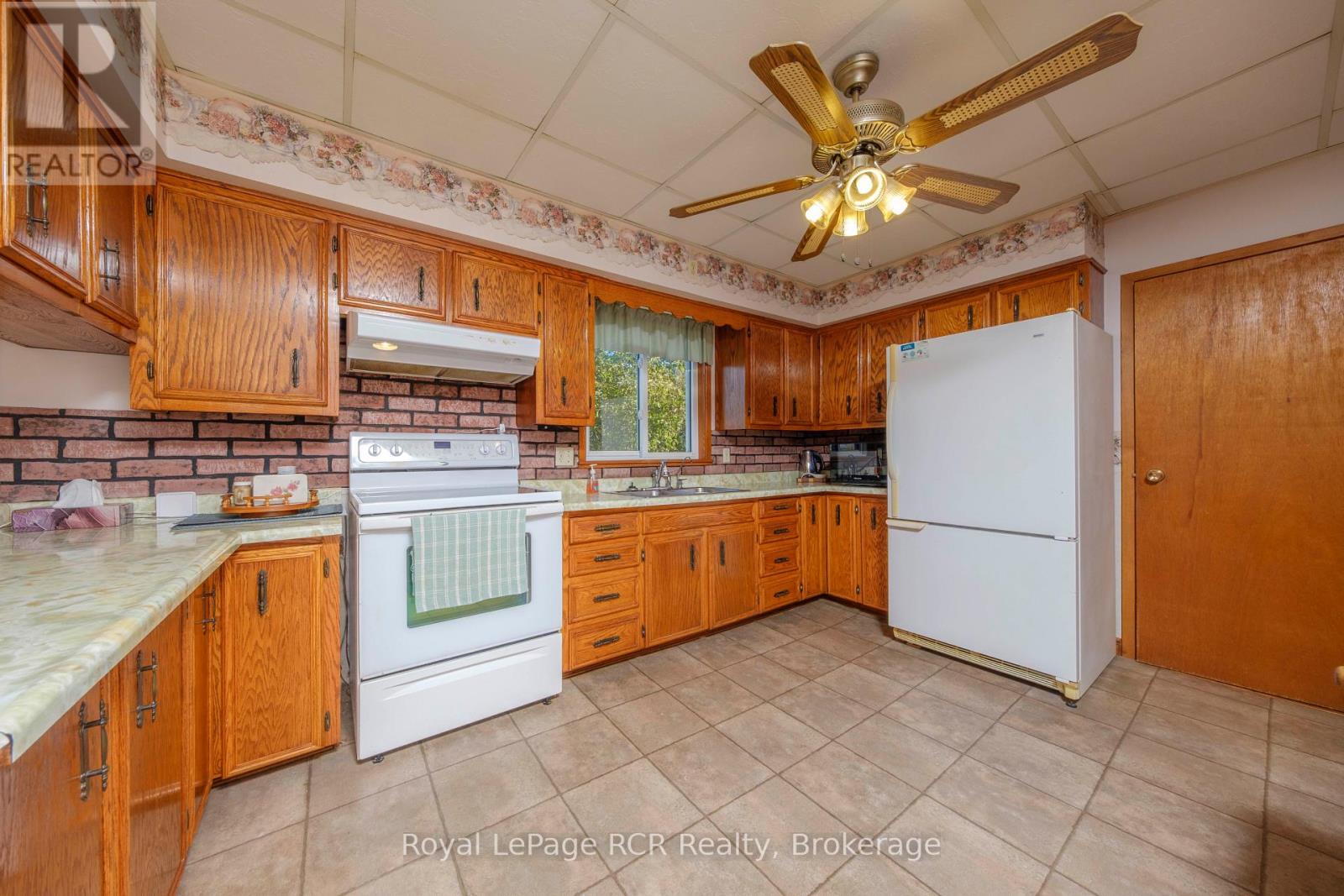 2095 12 Concession, Huron-Kinloss, Ontario  N0G 2R0 - Photo 16 - X12961154