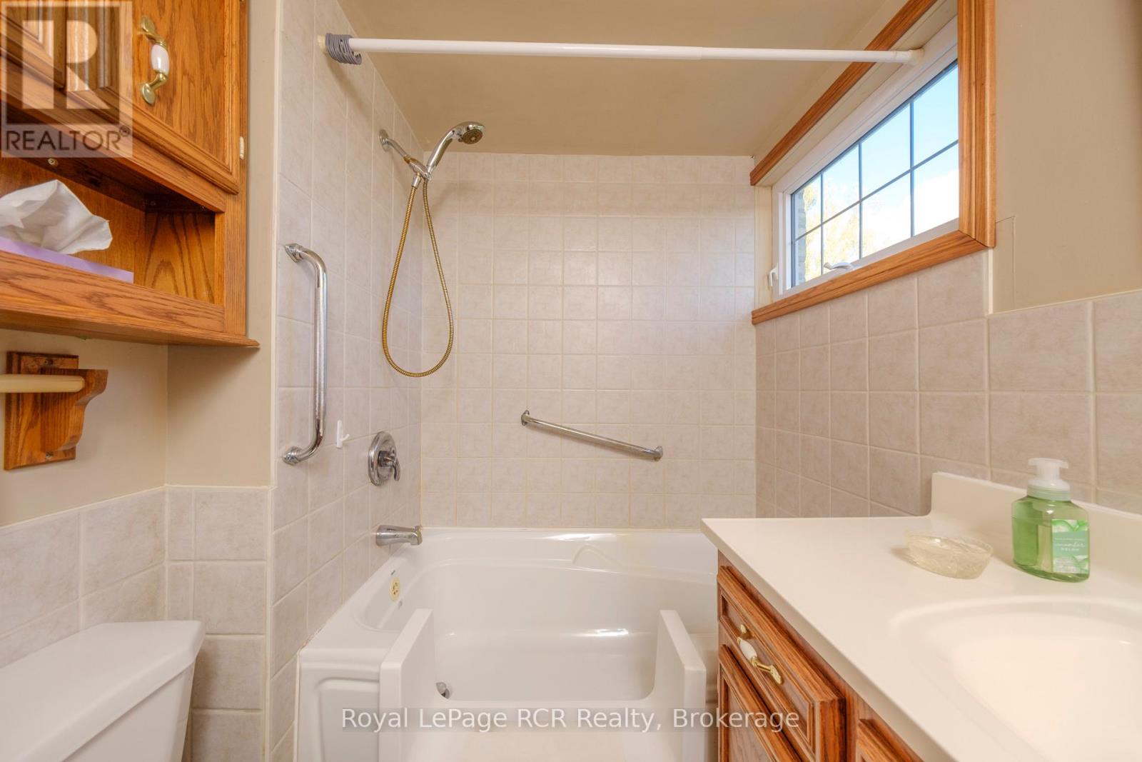 2095 12 Concession, Huron-Kinloss, Ontario  N0G 2R0 - Photo 18 - X12961154