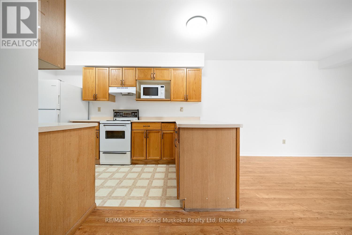 18 Georgian Bay Avenue, Parry Sound, Ontario  P2A 3B2 - Photo 11 - X12961202