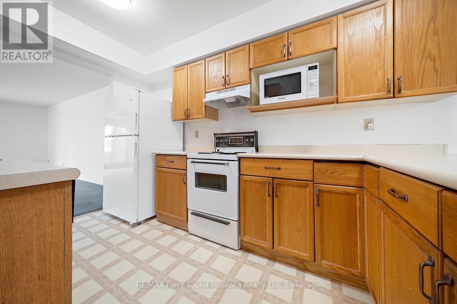 18 Georgian Bay Avenue, Parry Sound, Ontario  P2A 3B2 - Photo 15 - X12961202