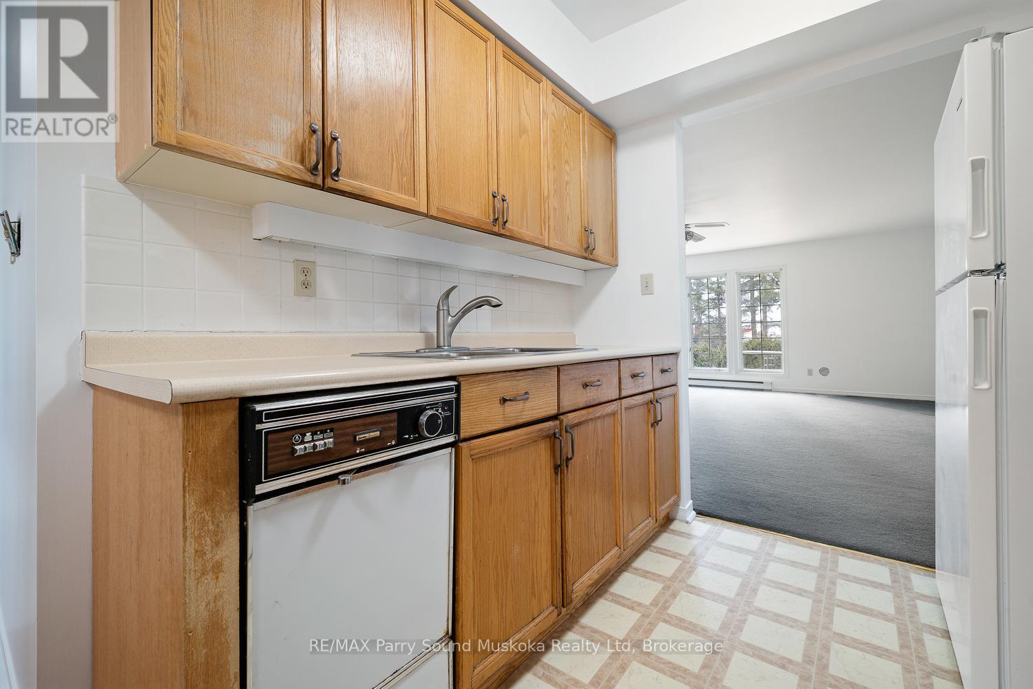 18 Georgian Bay Avenue, Parry Sound, Ontario  P2A 3B2 - Photo 16 - X12961202