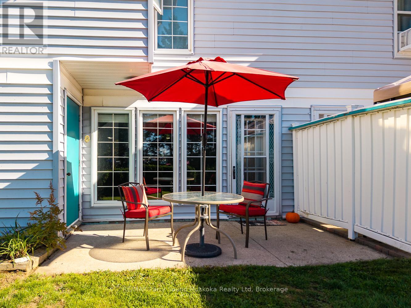 18 Georgian Bay Avenue, Parry Sound, Ontario  P2A 3B2 - Photo 4 - X12961202