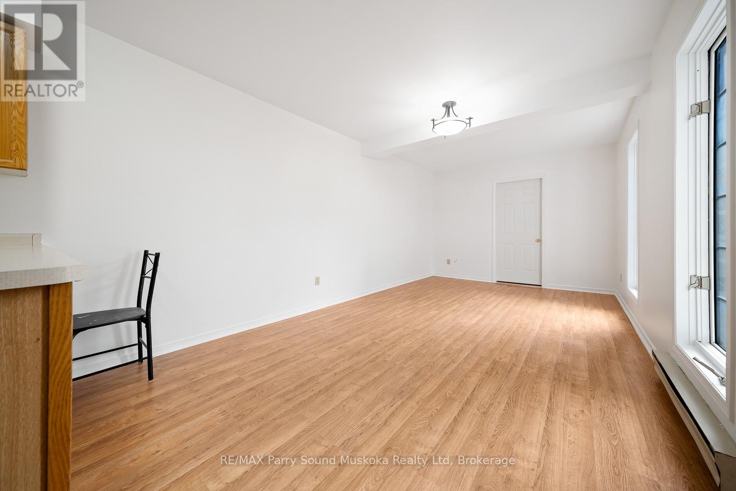 18 Georgian Bay Avenue, Parry Sound, Ontario  P2A 3B2 - Photo 9 - X12961202