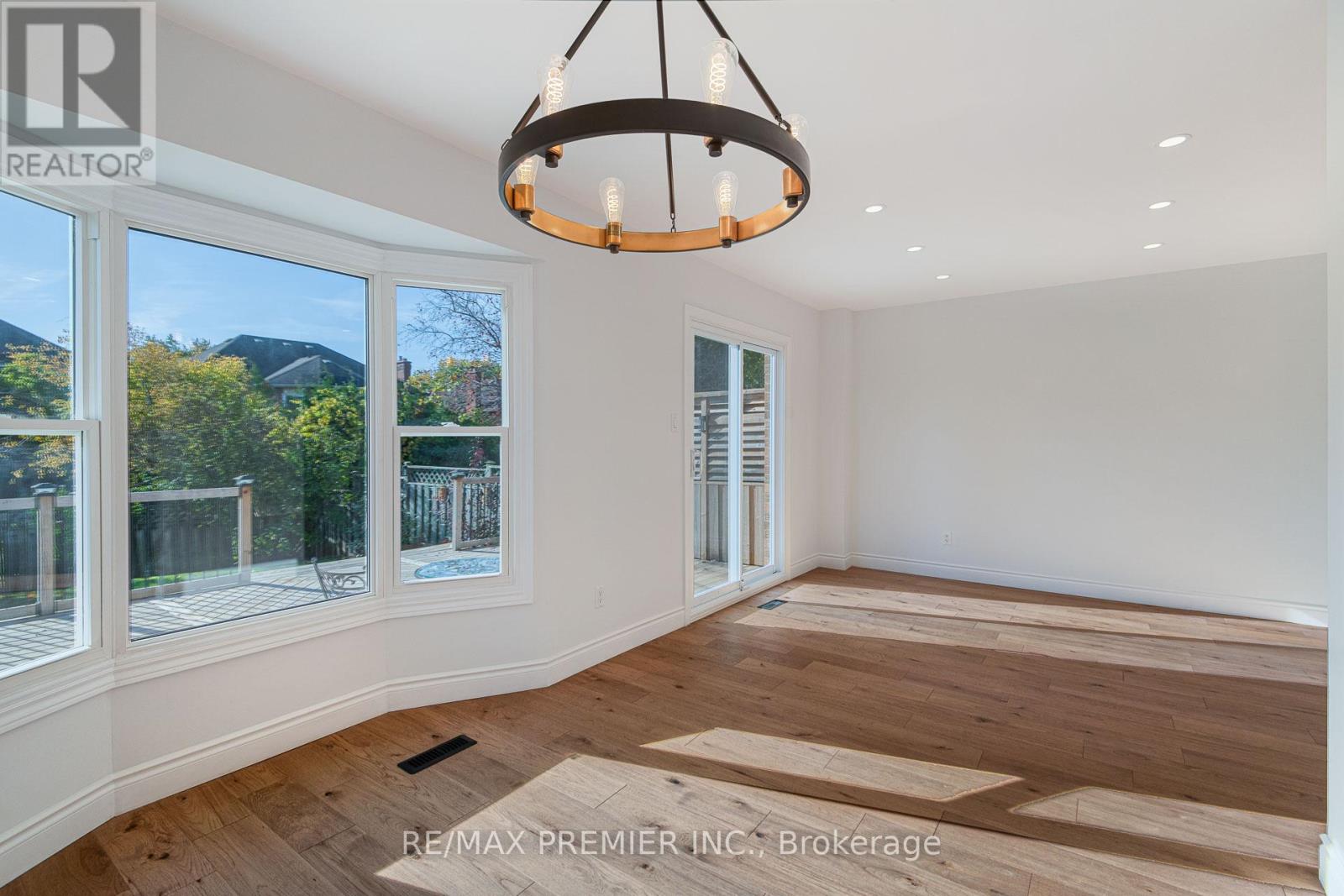 23 Sunbird Boulevard, Georgina, Ontario  L4P 3R9 - Photo 11 - N12961066