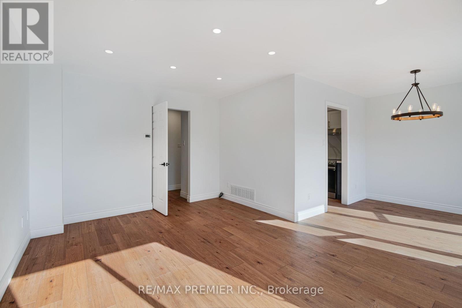 23 Sunbird Boulevard, Georgina, Ontario  L4P 3R9 - Photo 13 - N12961066