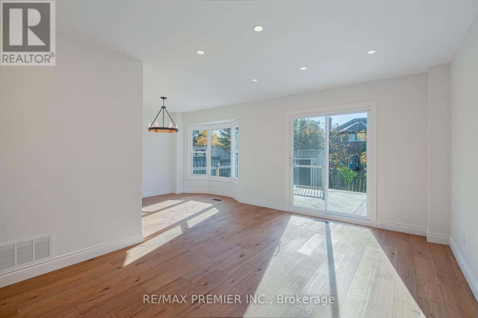 23 Sunbird Boulevard, Georgina, Ontario  L4P 3R9 - Photo 14 - N12961066