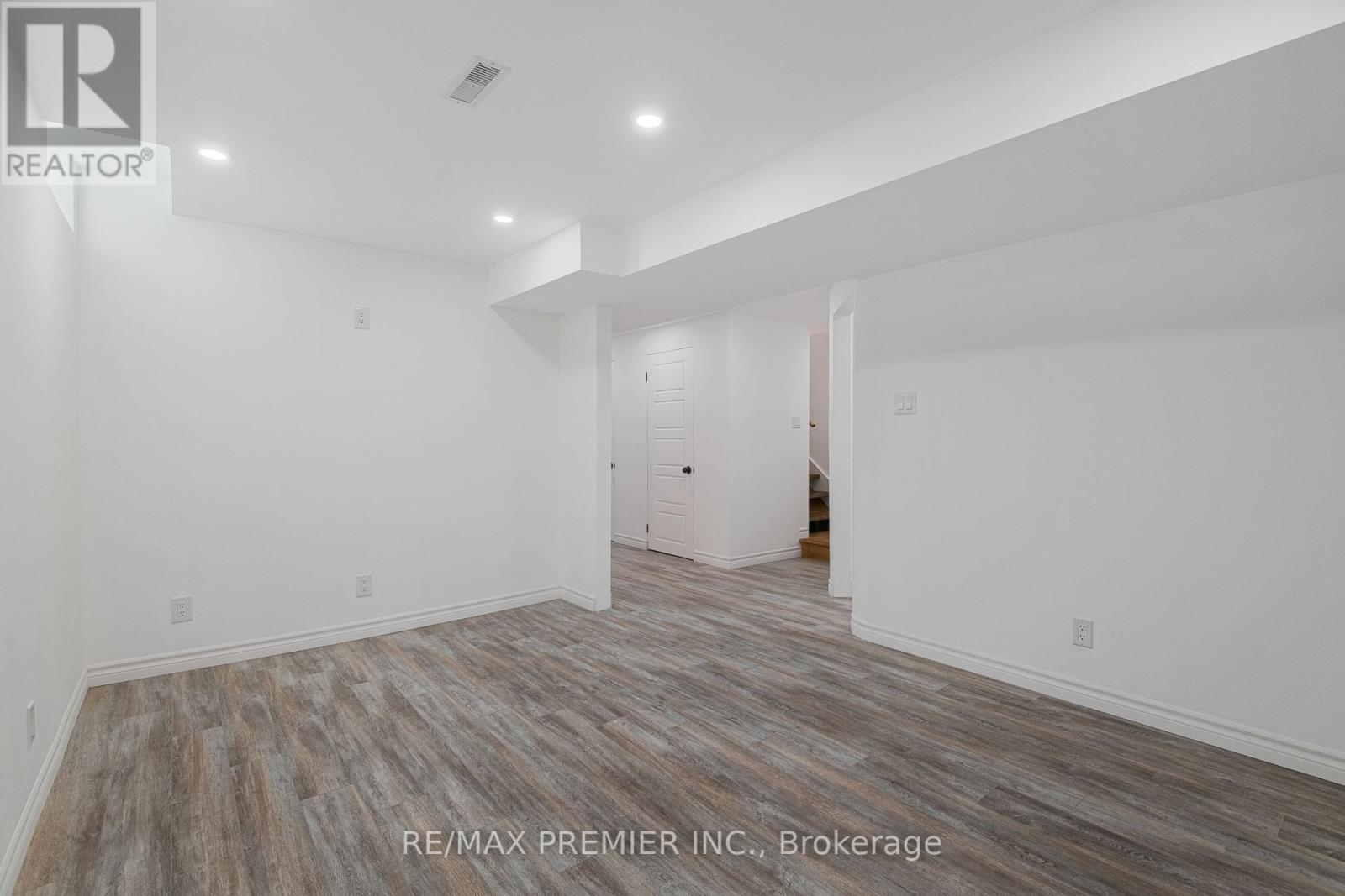 23 Sunbird Boulevard, Georgina, Ontario  L4P 3R9 - Photo 23 - N12961066