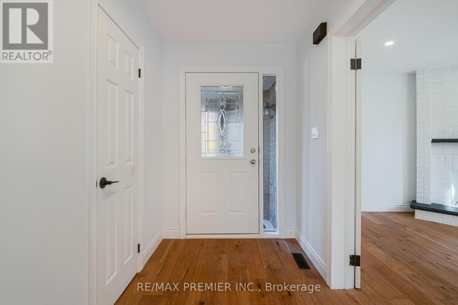 23 Sunbird Boulevard, Georgina, Ontario  L4P 3R9 - Photo 4 - N12961066