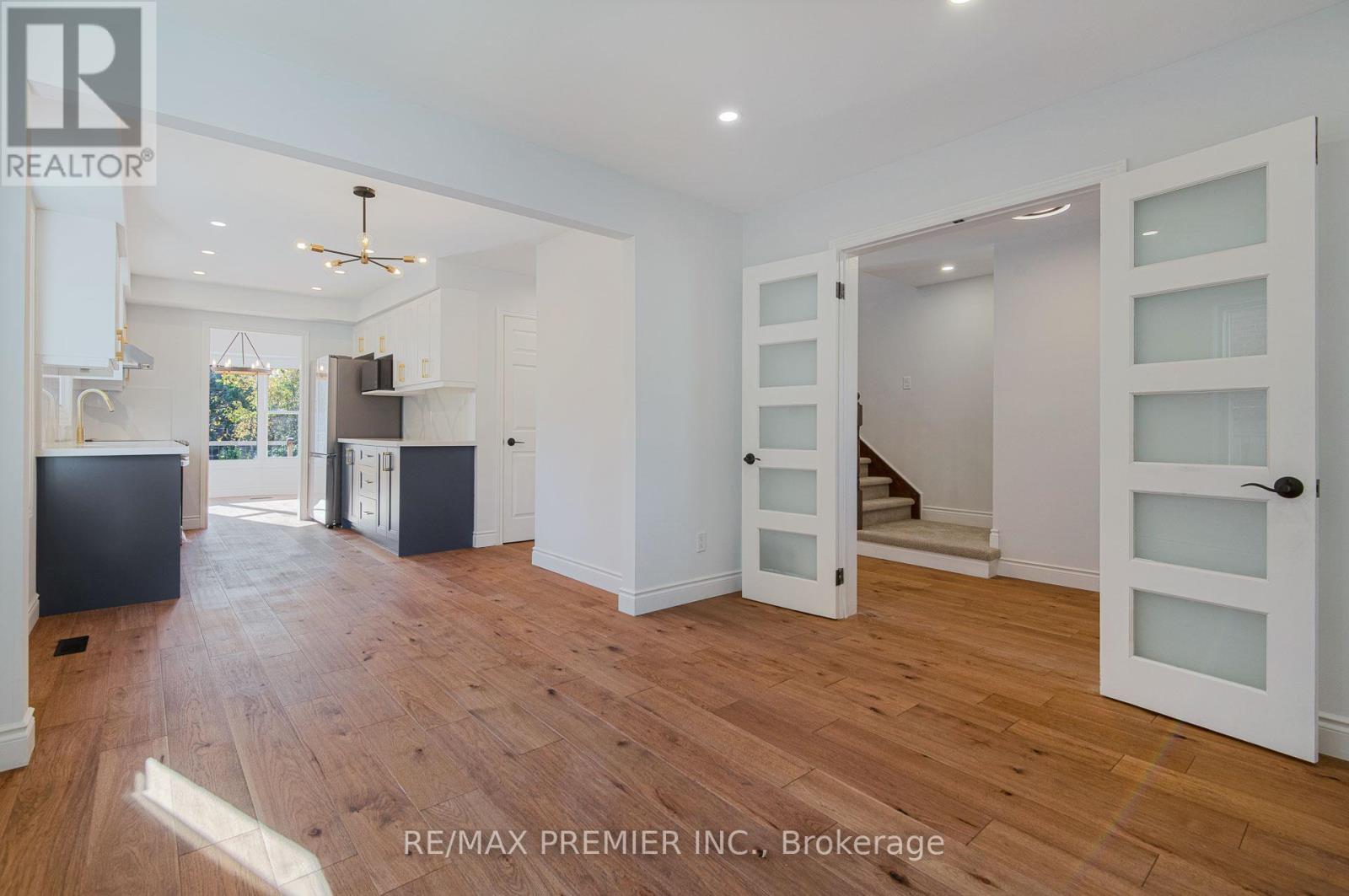 23 Sunbird Boulevard, Georgina, Ontario  L4P 3R9 - Photo 6 - N12961066