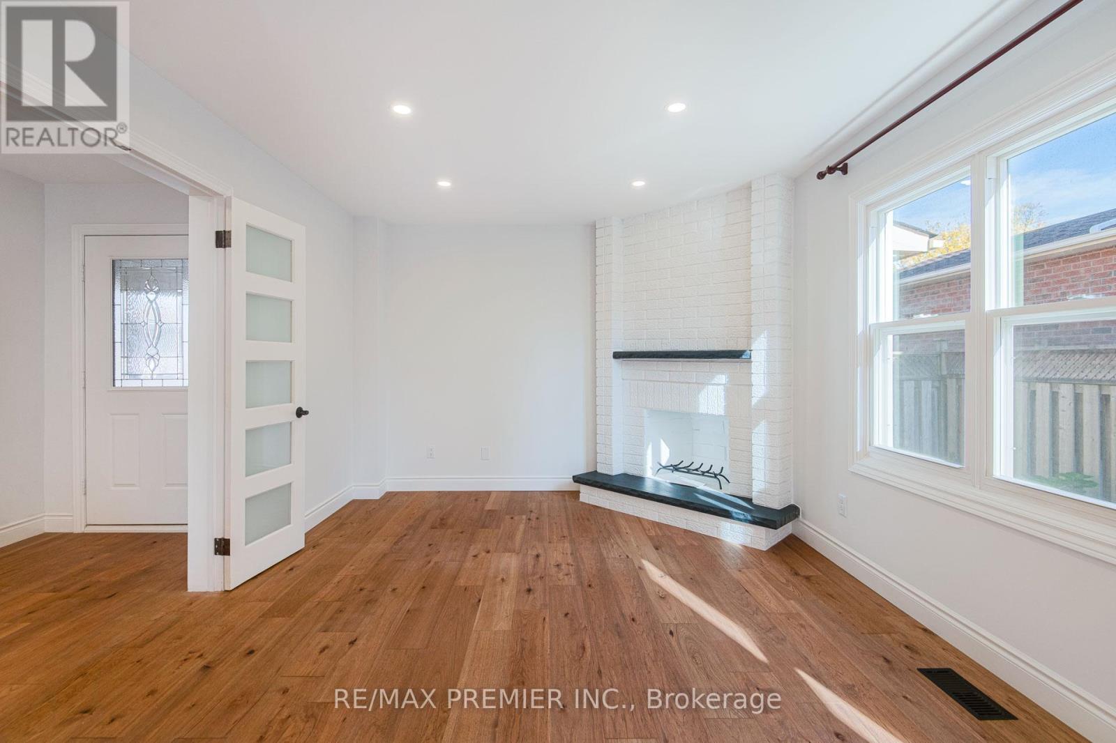 23 Sunbird Boulevard, Georgina, Ontario  L4P 3R9 - Photo 7 - N12961066