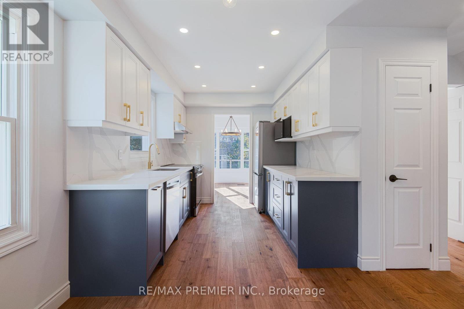 23 Sunbird Boulevard, Georgina, Ontario  L4P 3R9 - Photo 9 - N12961066