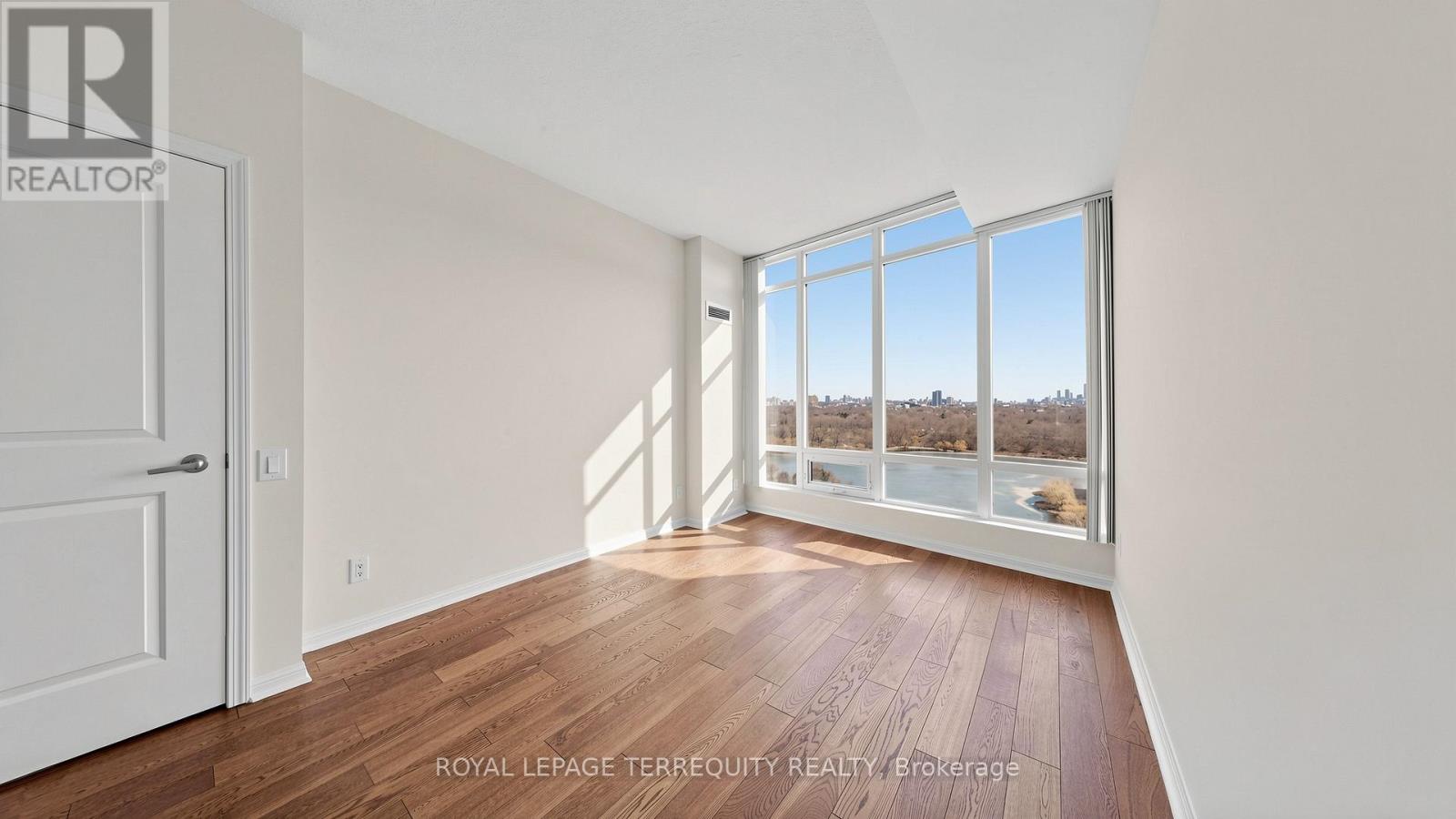 2205 - 15 Windermere Avenue, Toronto, Ontario M6S 5A2 - Photo 11 - W12950880