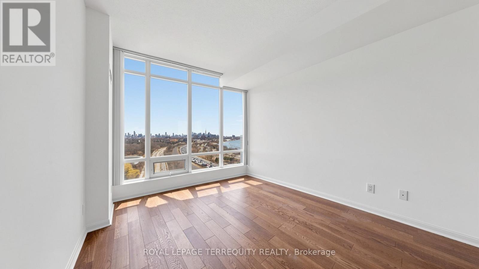 2205 - 15 Windermere Avenue, Toronto, Ontario M6S 5A2 - Photo 13 - W12950880