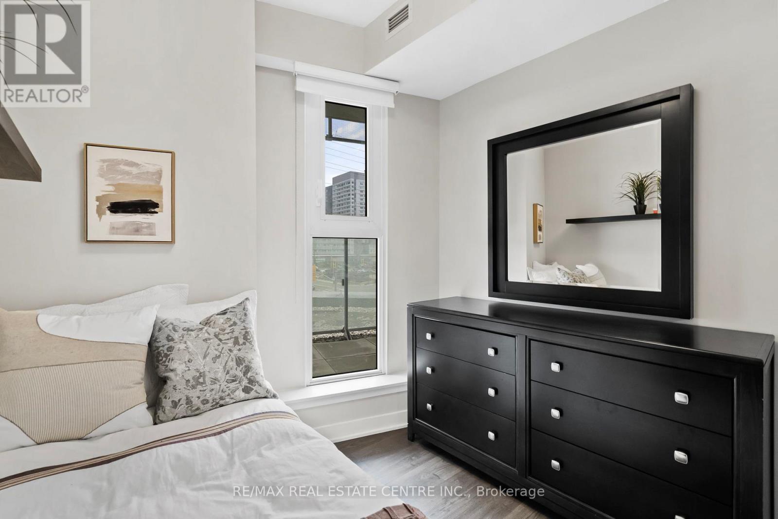 215 - 3900 Confederation Parkway, Mississauga, Ontario L5B 0M3 - Photo 24 - W12960920