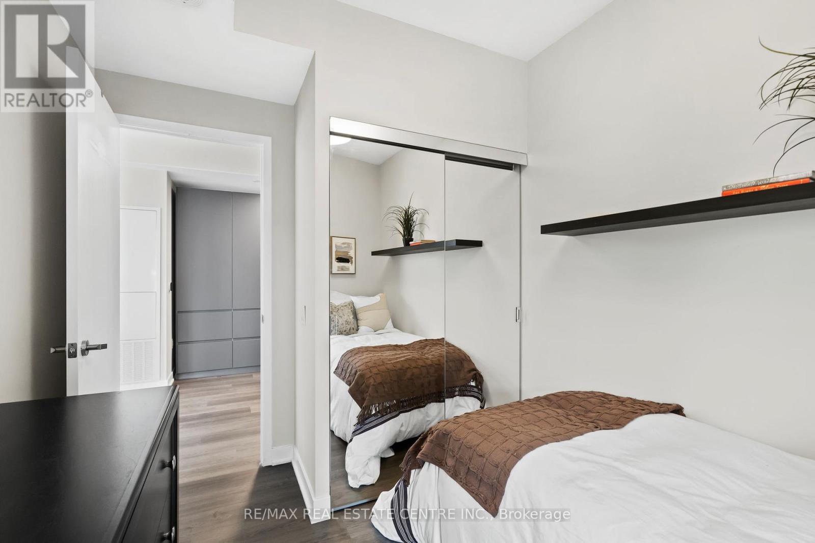 215 - 3900 Confederation Parkway, Mississauga, Ontario L5B 0M3 - Photo 25 - W12960920