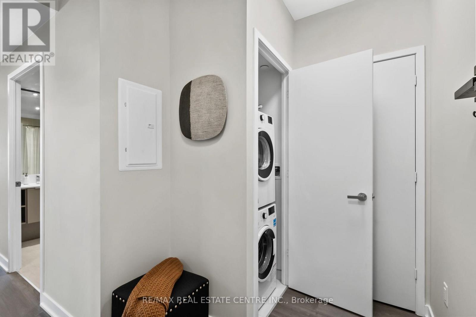 215 - 3900 Confederation Parkway, Mississauga, Ontario L5B 0M3 - Photo 26 - W12960920