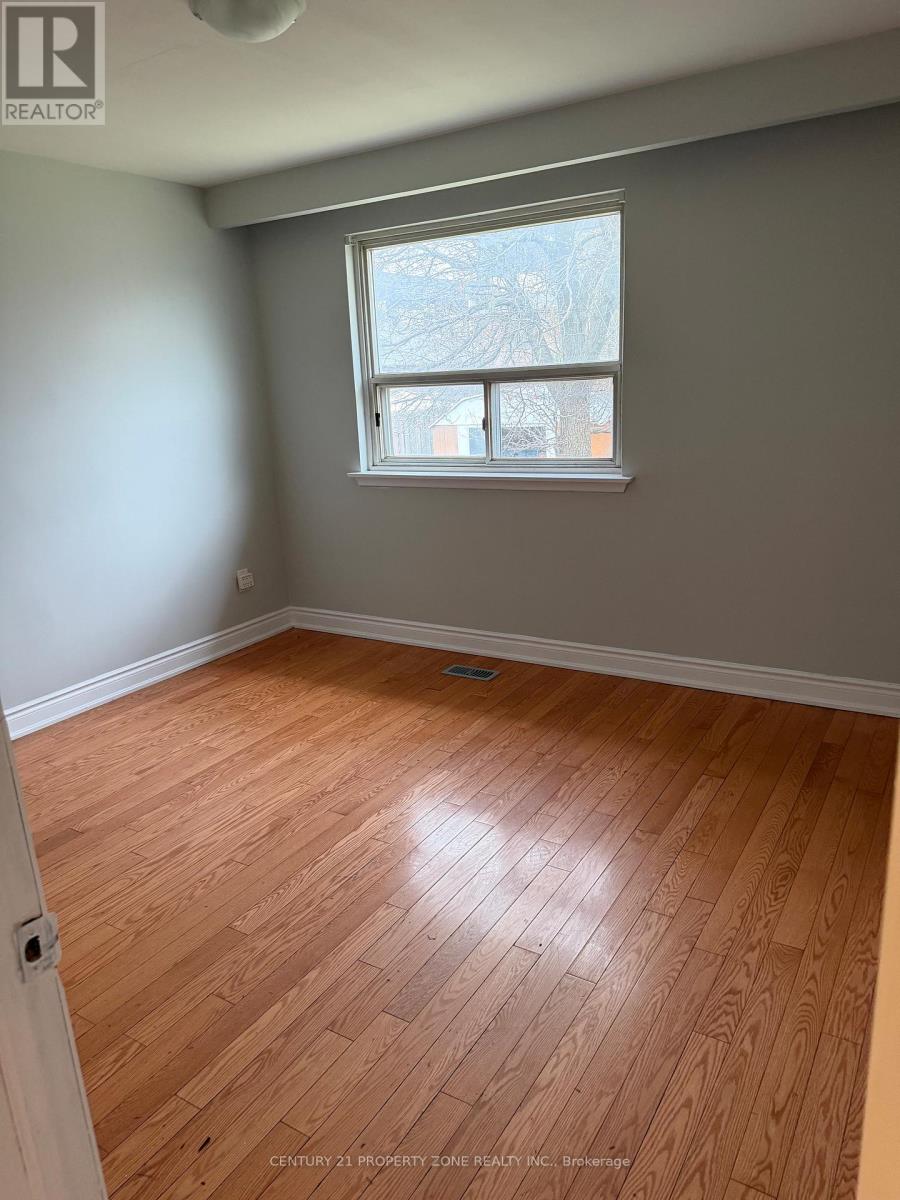 Main - 7280 Dellaport Drive, Mississauga, Ontario  L4T 2Y3 - Photo 6 - W12947888