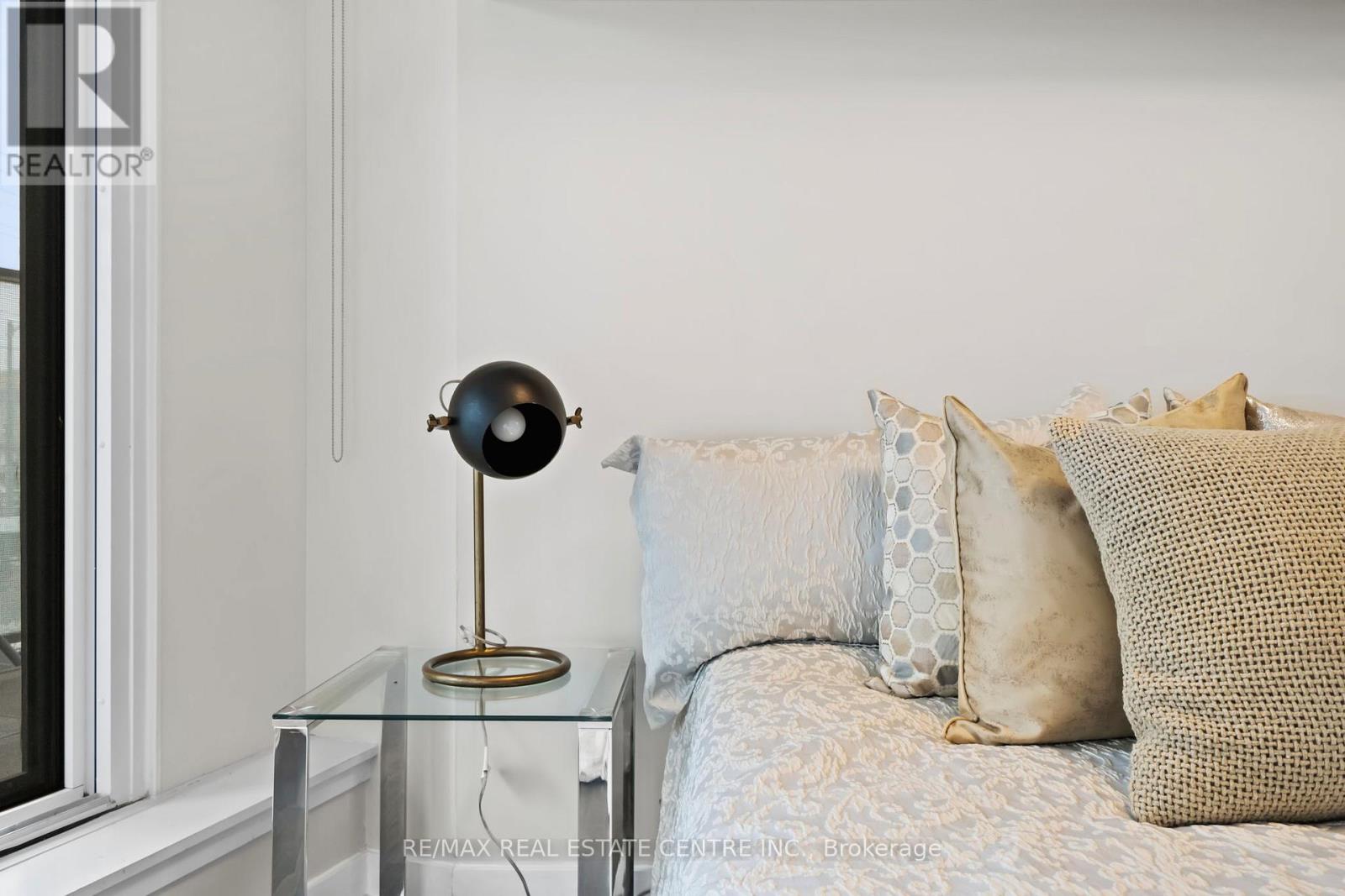 215 - 3900 Confederation Parkway, Mississauga, Ontario L5B 0M3 - Photo 15 - W12960920