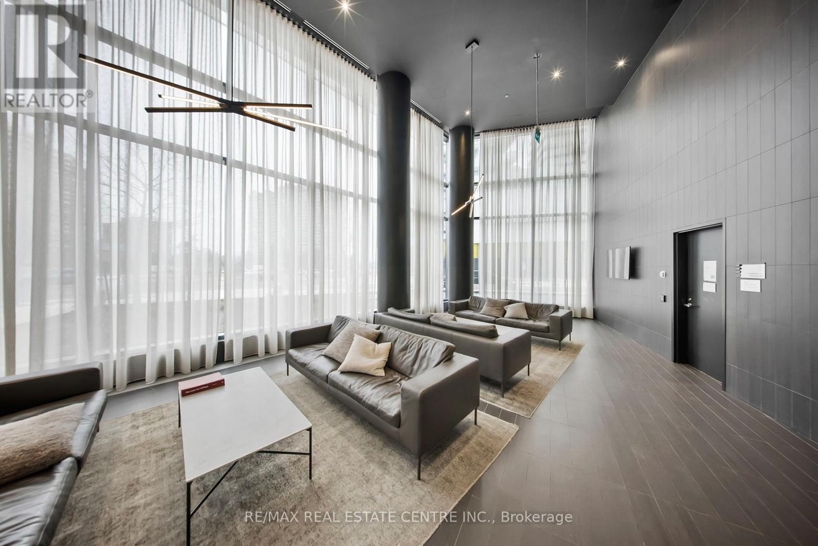 215 - 3900 Confederation Parkway, Mississauga, Ontario L5B 0M3 - Photo 2 - W12960920