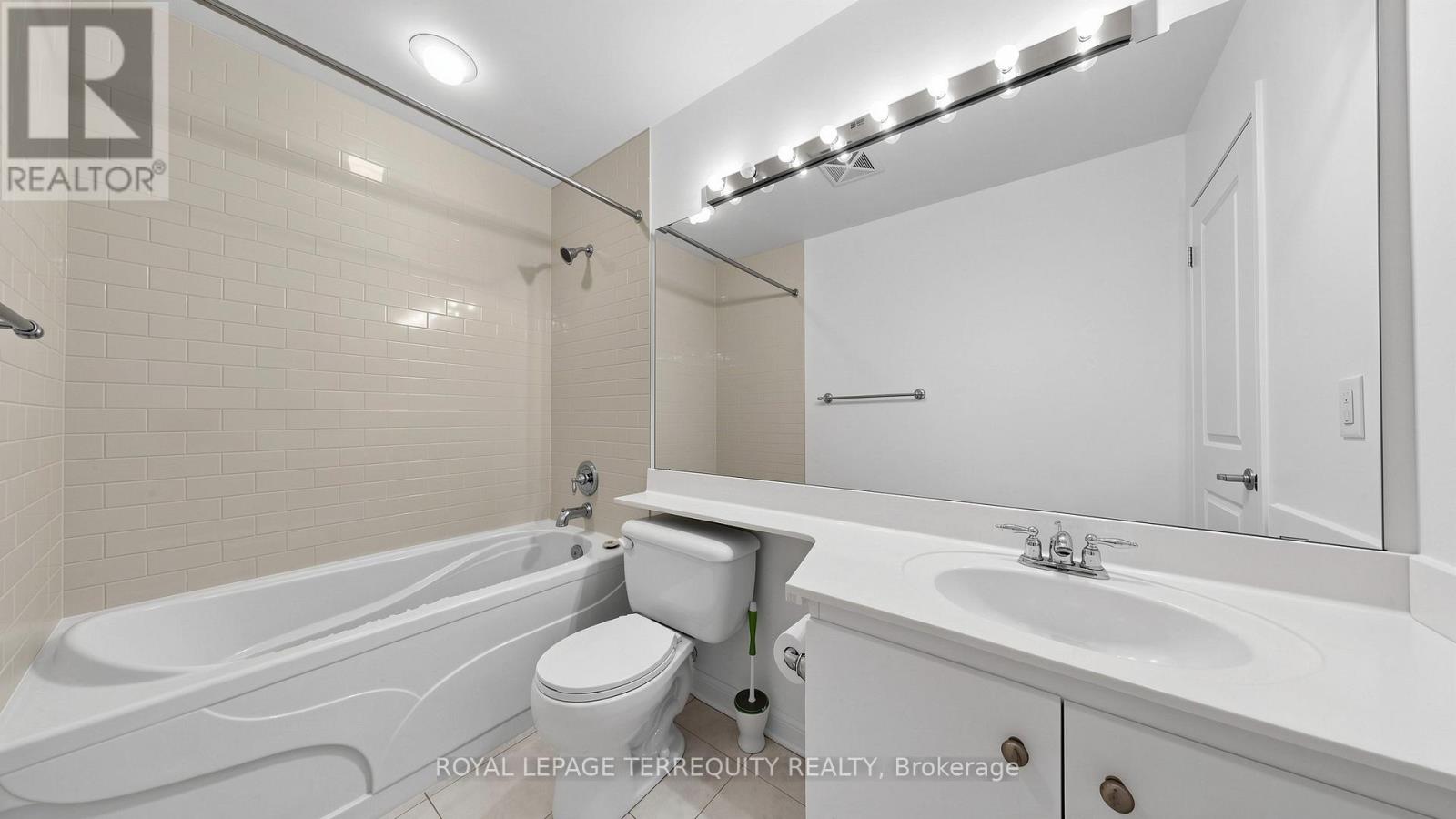 2205 - 15 Windermere Avenue, Toronto, Ontario M6S 5A2 - Photo 9 - W12950880