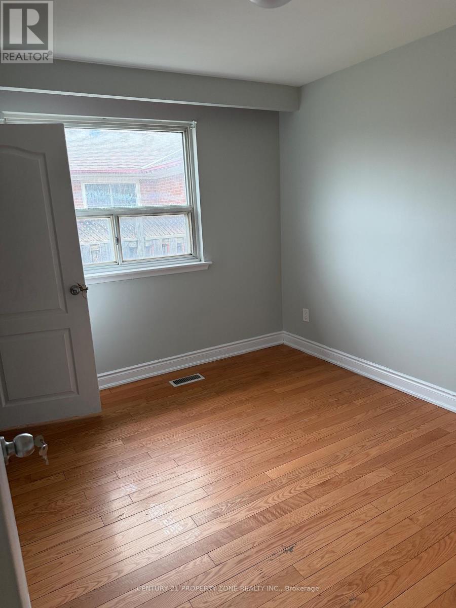 Main - 7280 Dellaport Drive, Mississauga, Ontario  L4T 2Y3 - Photo 8 - W12947888