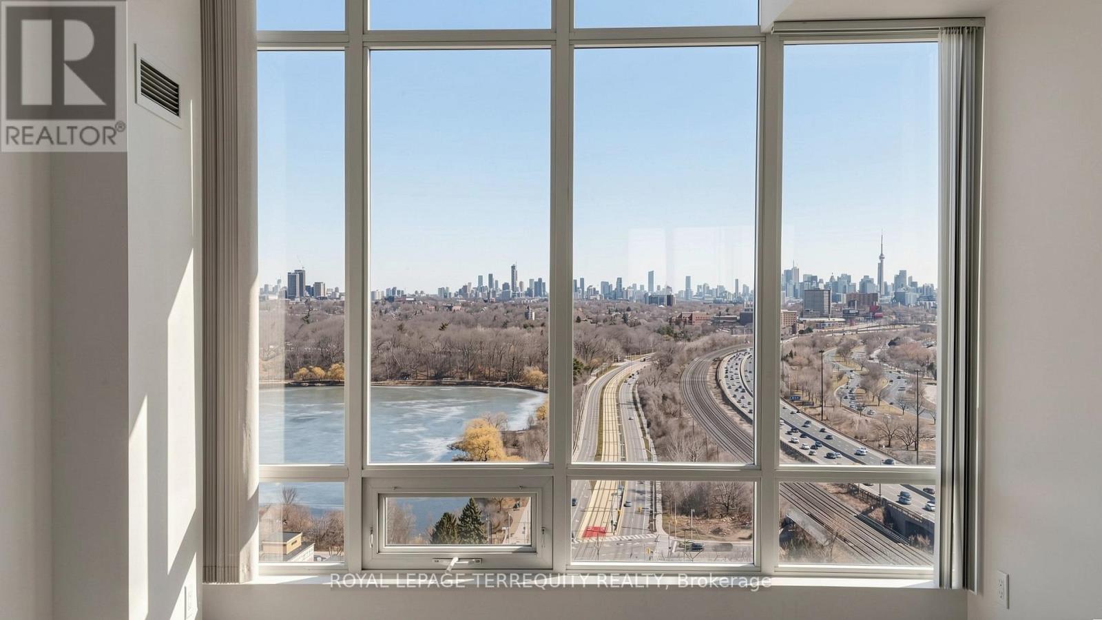 2205 - 15 Windermere Avenue, Toronto, Ontario M6S 5A2 - Photo 18 - W12950880