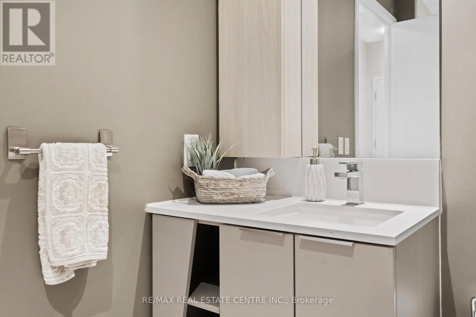 215 - 3900 Confederation Parkway, Mississauga, Ontario L5B 0M3 - Photo 21 - W12960920