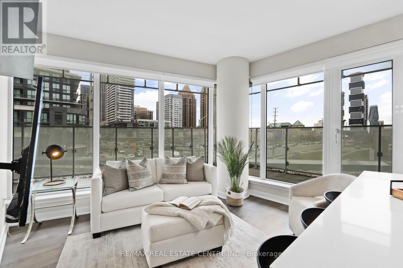 215 - 3900 Confederation Parkway, Mississauga, Ontario L5B 0M3 - Photo 11 - W12960920