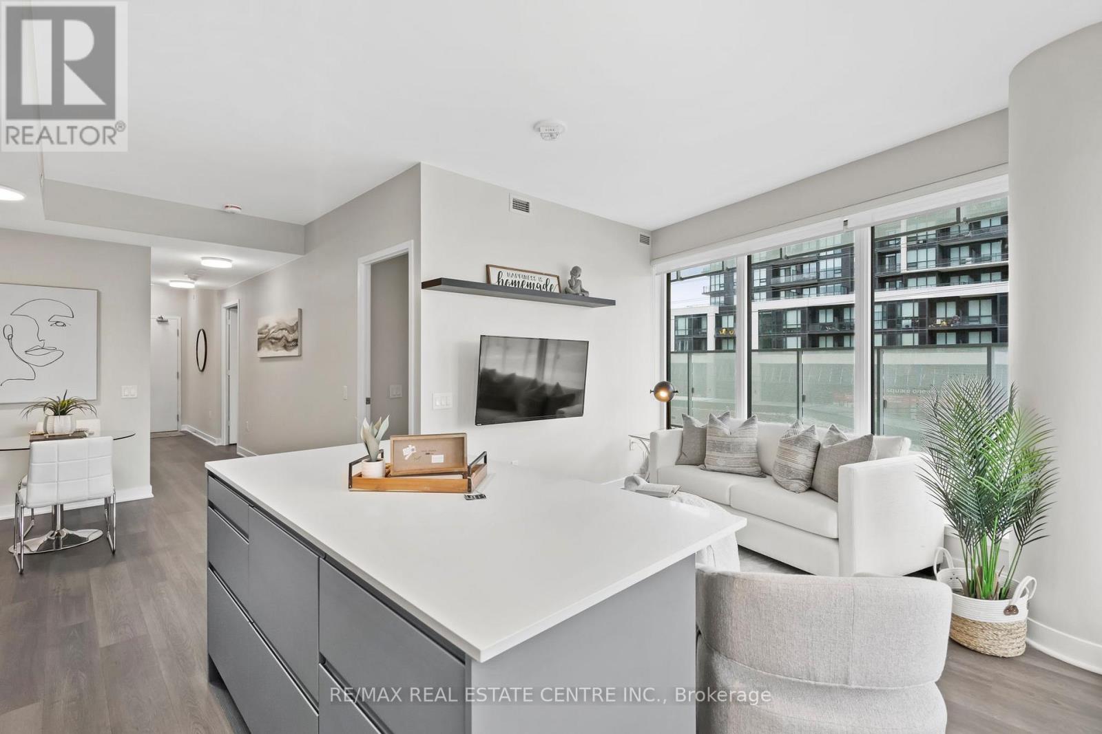 215 - 3900 Confederation Parkway, Mississauga, Ontario L5B 0M3 - Photo 12 - W12960920