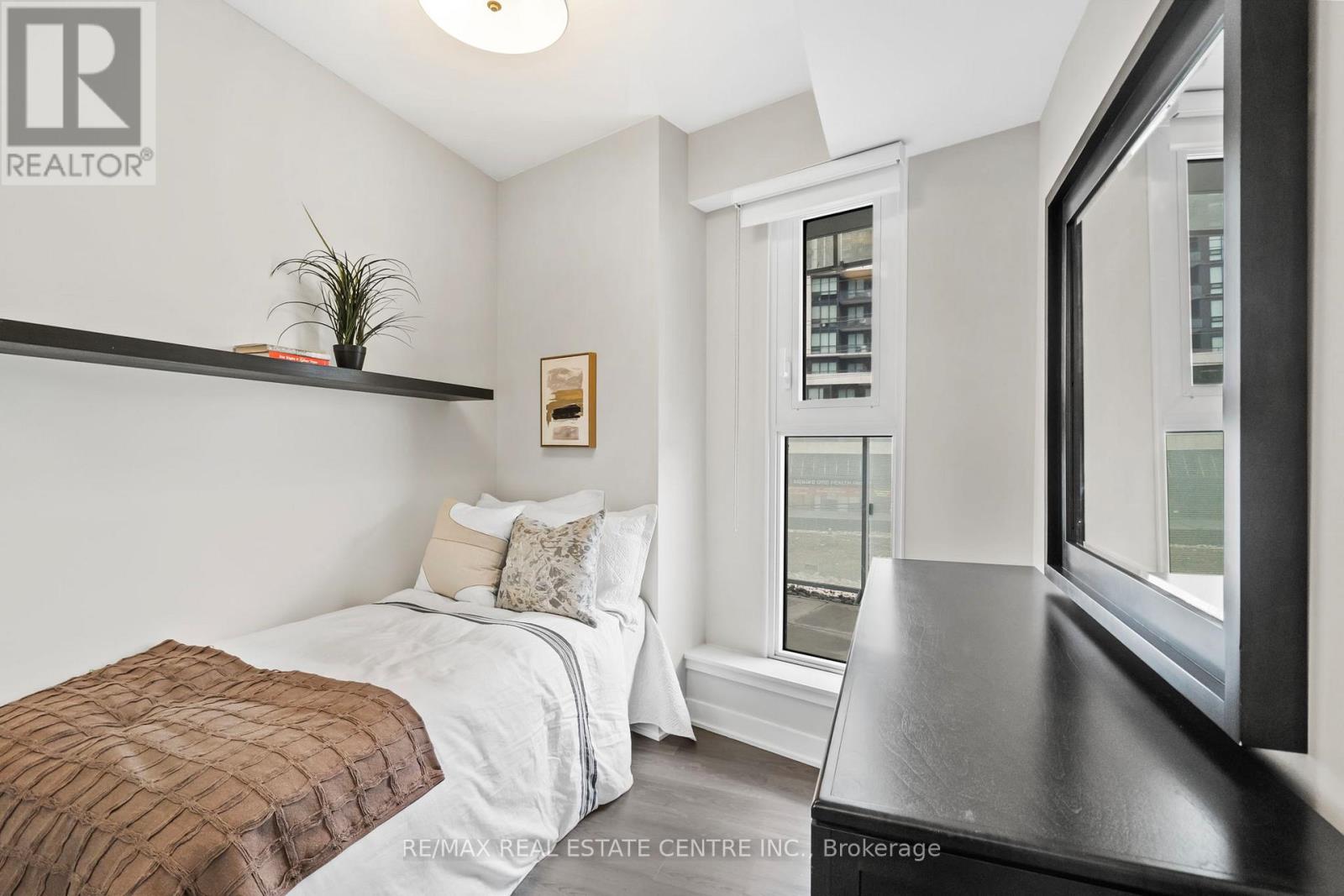 215 - 3900 Confederation Parkway, Mississauga, Ontario L5B 0M3 - Photo 23 - W12960920