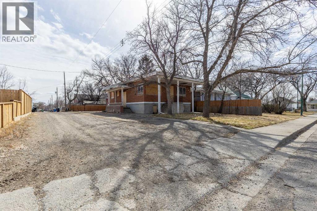 1910 4 Avenue N, Lethbridge, Alberta  T1H 0L8 - Photo 2 - A2298010
