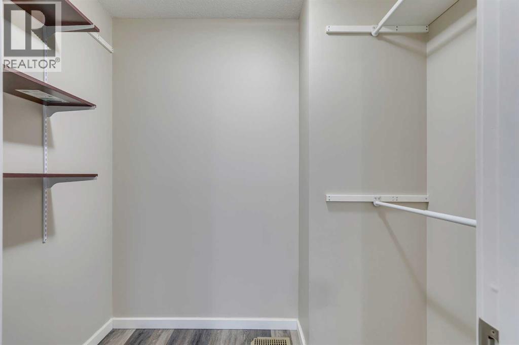 68 Woodglen Close Sw, Calgary, Alberta  T2W 4N1 - Photo 18 - A2274552