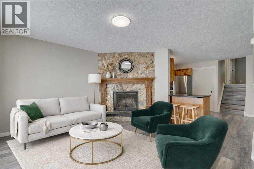 68 Woodglen Close Sw, Calgary, Alberta  T2W 4N1 - Photo 2 - A2274552