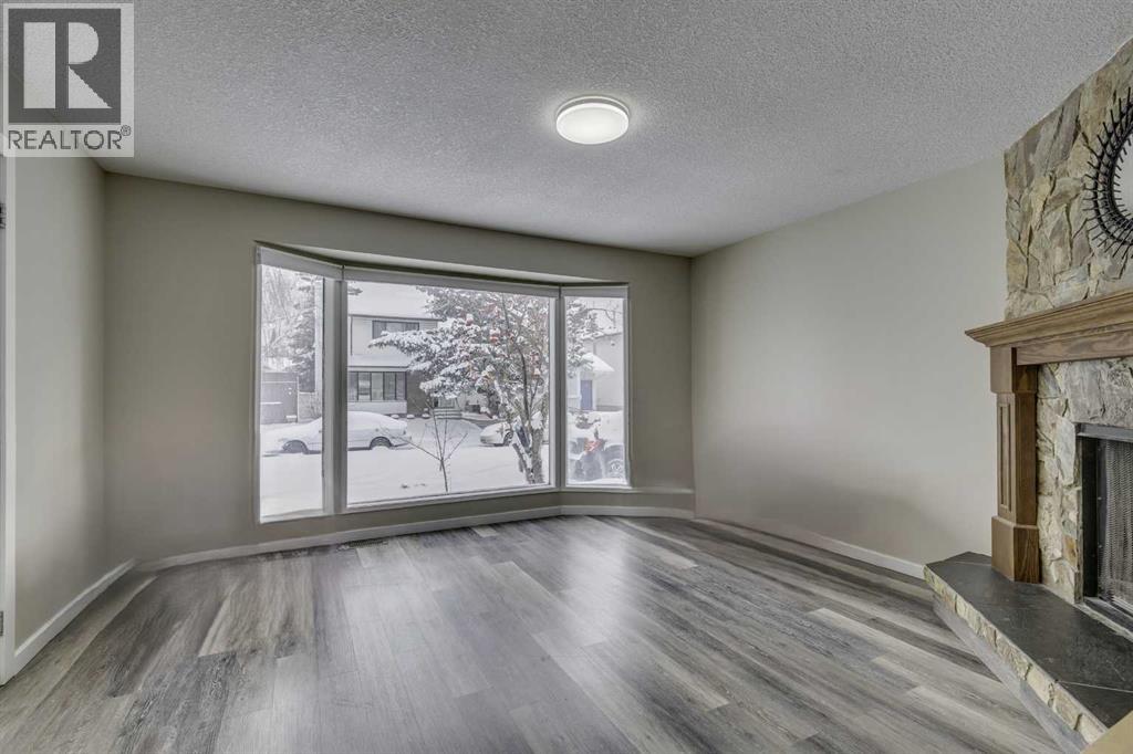 68 Woodglen Close Sw, Calgary, Alberta  T2W 4N1 - Photo 3 - A2274552