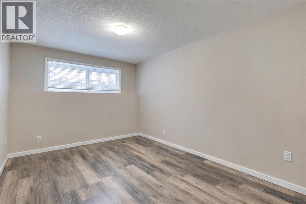 68 Woodglen Close Sw, Calgary, Alberta  T2W 4N1 - Photo 33 - A2274552