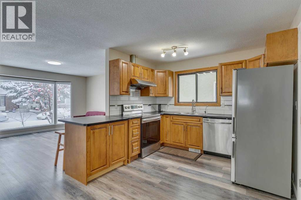 68 Woodglen Close Sw, Calgary, Alberta  T2W 4N1 - Photo 8 - A2274552