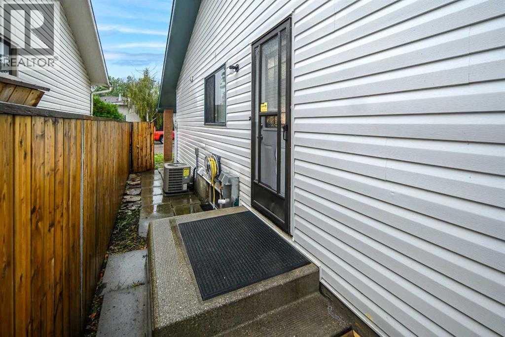 68 Woodglen Close Sw, Calgary, Alberta  T2W 4N1 - Photo 25 - A2274552