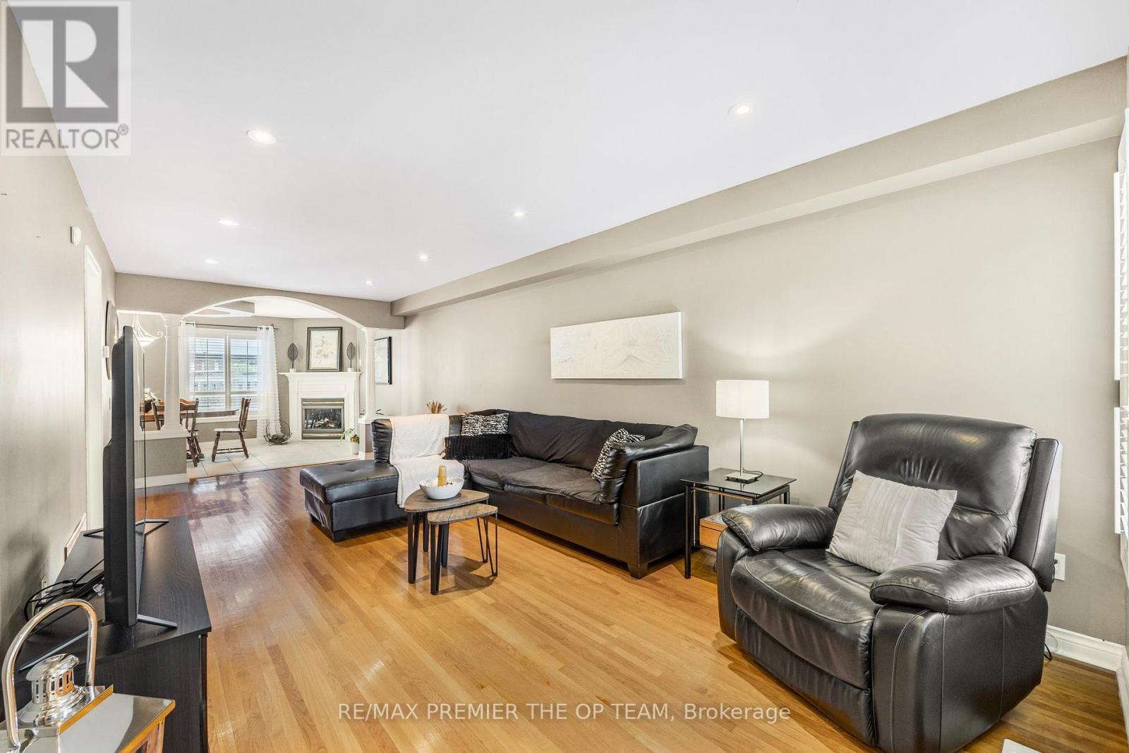 223 Landsbridge Street, Caledon, Ontario  L7E 2J6 - Photo 4 - W12961072