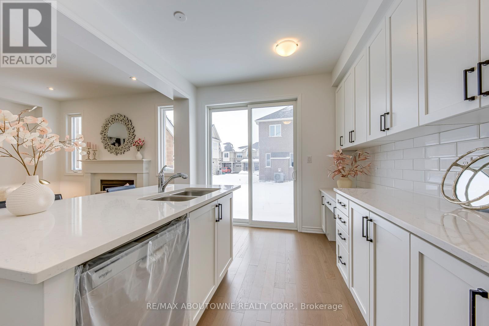 1363 Copley Court, Milton, Ontario  L9E 2E7 - Photo 16 - W12961078