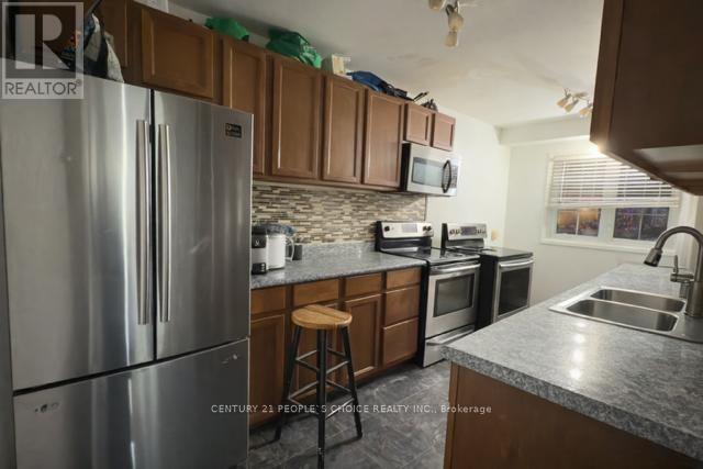 11 Habitat Square, Brampton, Ontario  L6S 1X7 - Photo 3 - W12961140