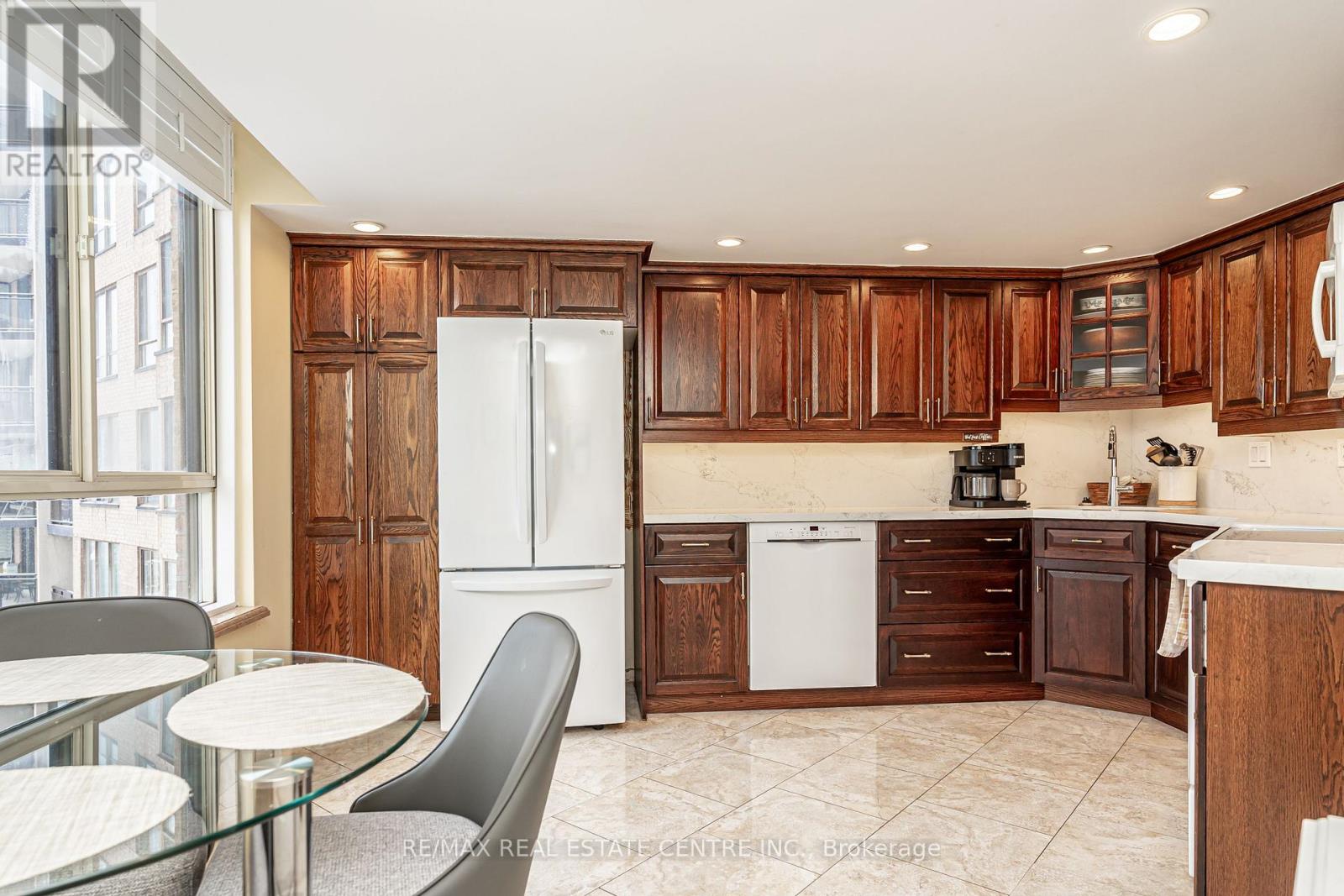 806 - 20 Cherrytree Drive, Brampton, Ontario  L6Y 3V1 - Photo 18 - W12961208