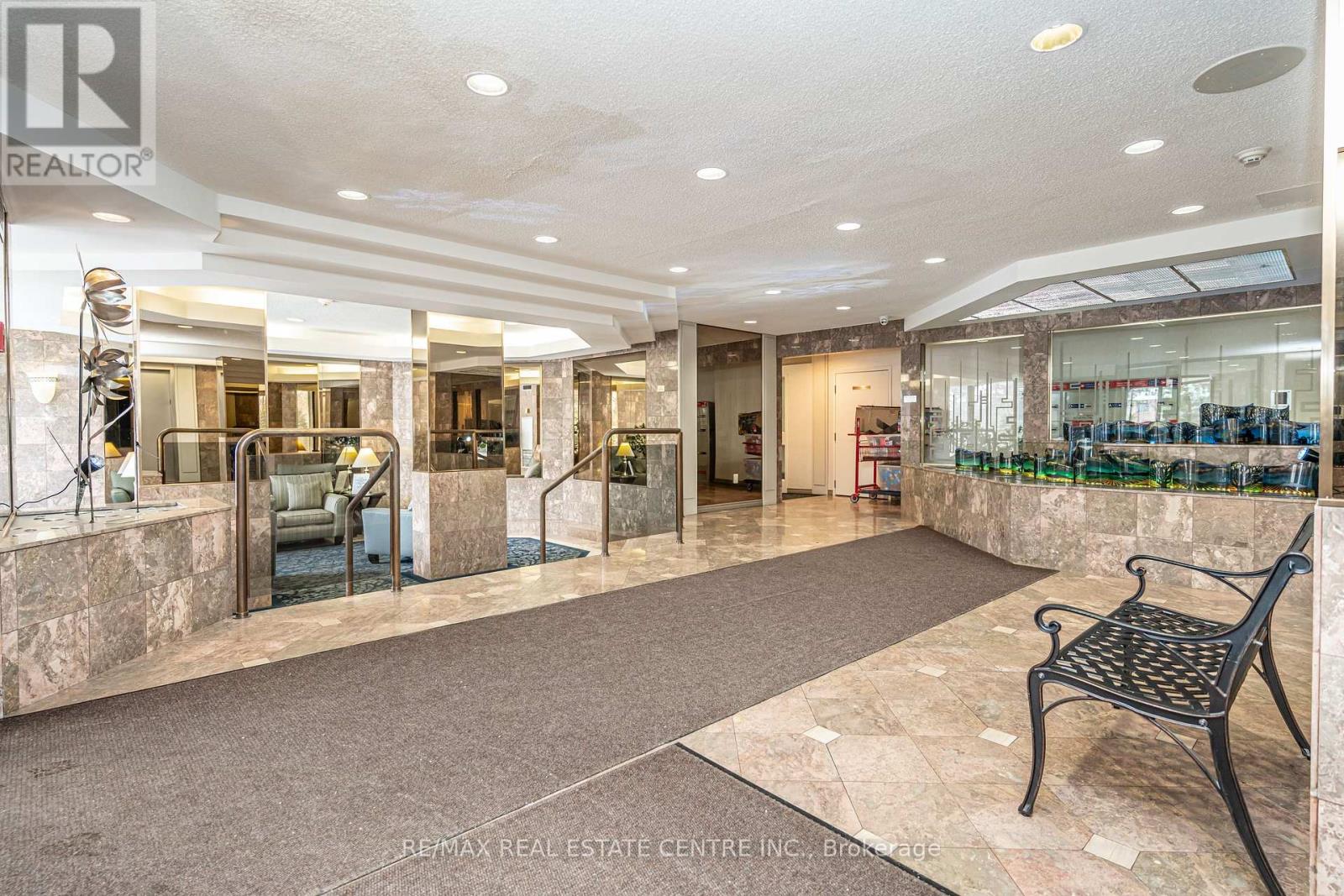 806 - 20 Cherrytree Drive, Brampton, Ontario  L6Y 3V1 - Photo 5 - W12961208