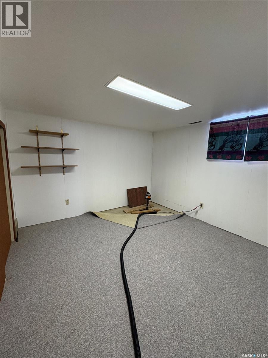 215 2nd Avenue W, Kelvington, Saskatchewan  S0A 1W0 - Photo 19 - SK032179