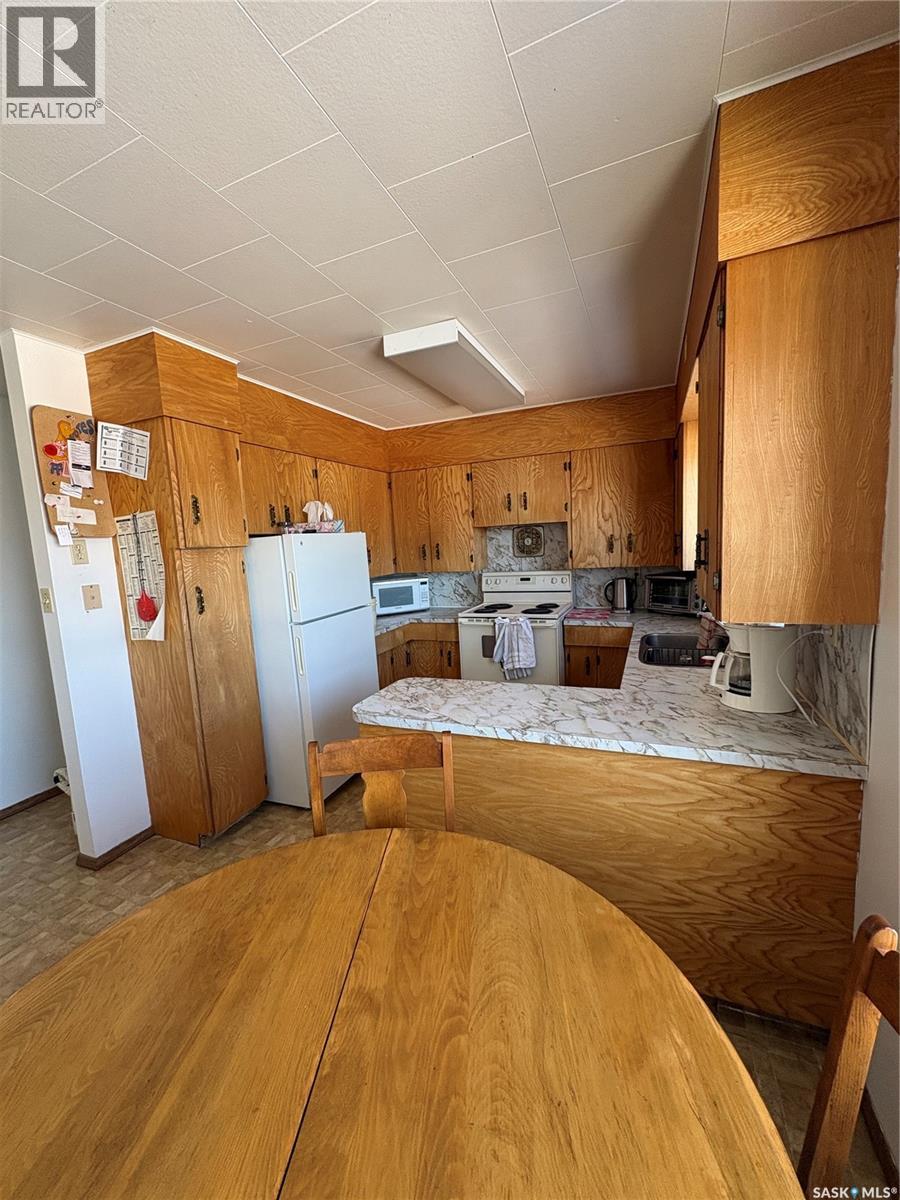 215 2nd Avenue W, Kelvington, Saskatchewan  S0A 1W0 - Photo 6 - SK032179