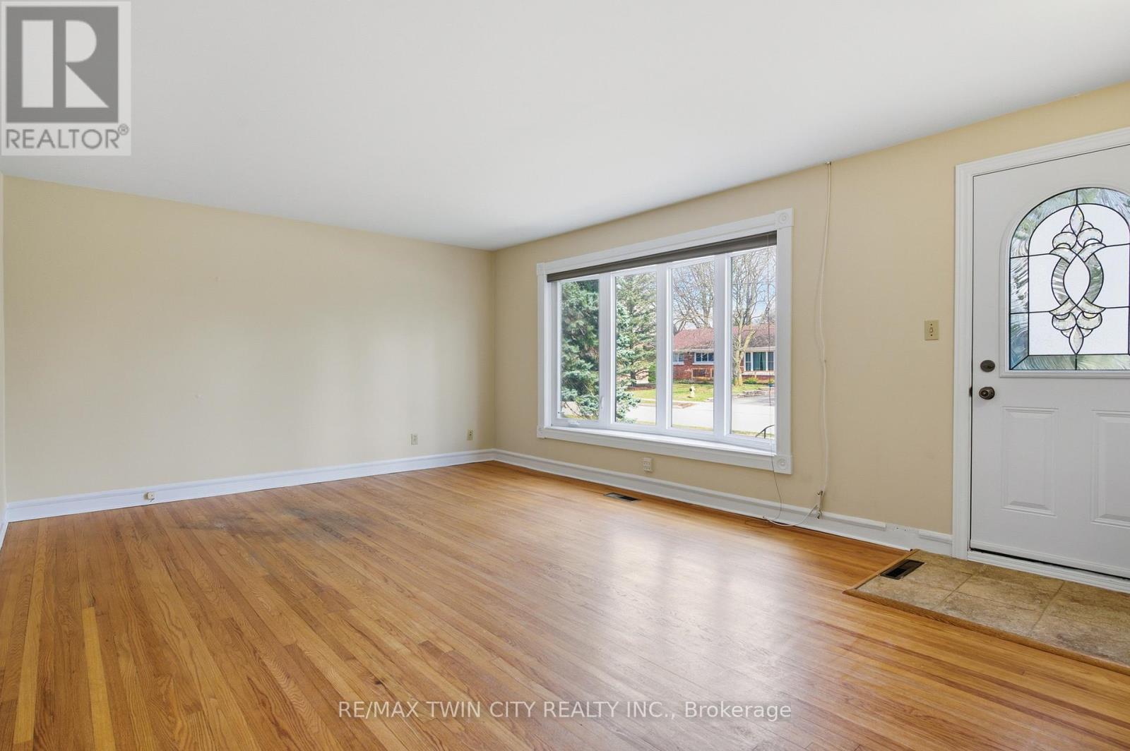 58 Lowrey Street S, Cambridge, Ontario  N1R 4Z6 - Photo 5 - X12961088