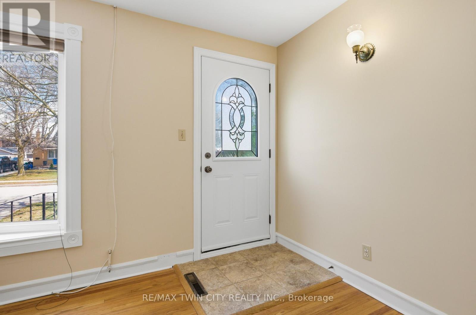 58 Lowrey Street S, Cambridge, Ontario  N1R 4Z6 - Photo 6 - X12961088